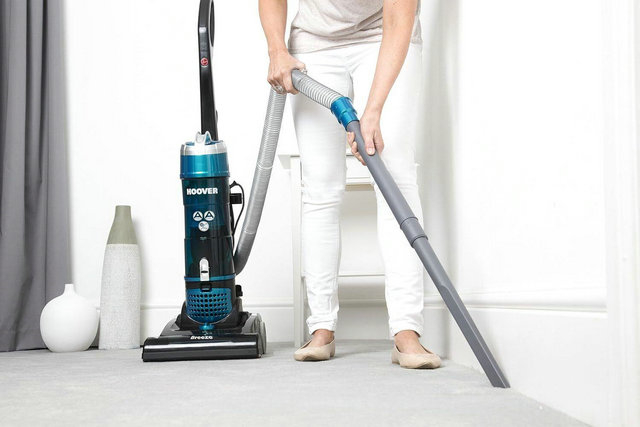 Hoover Breeze Evo Bagless Upright Vacuum Cleaner