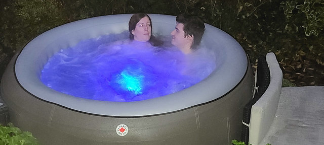 Canadian Spa Grand Rapids 4 Person Inflatable Hot Tub