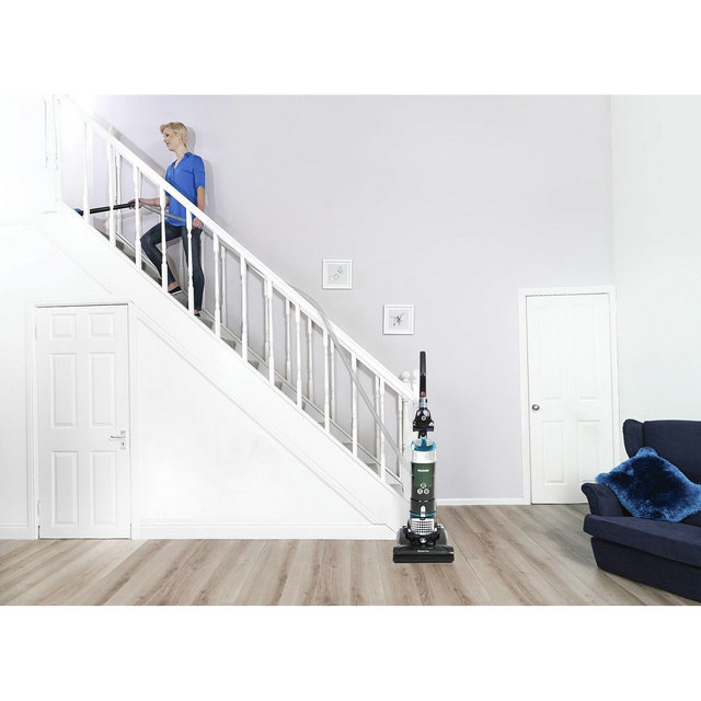 Hoover Breeze Evo Bagless Upright Vacuum Cleaner