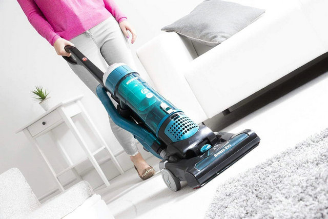 Hoover Breeze Evo Bagless Upright Vacuum Cleaner