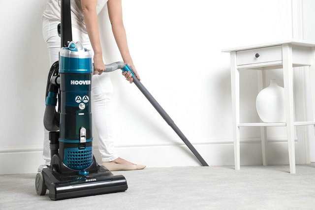 Hoover Breeze Evo Bagless Upright Vacuum Cleaner