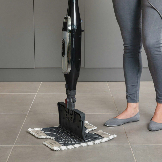 Shark Deluxe Black Klik N’ Flip Automatic Steam Mop S6003UKDB