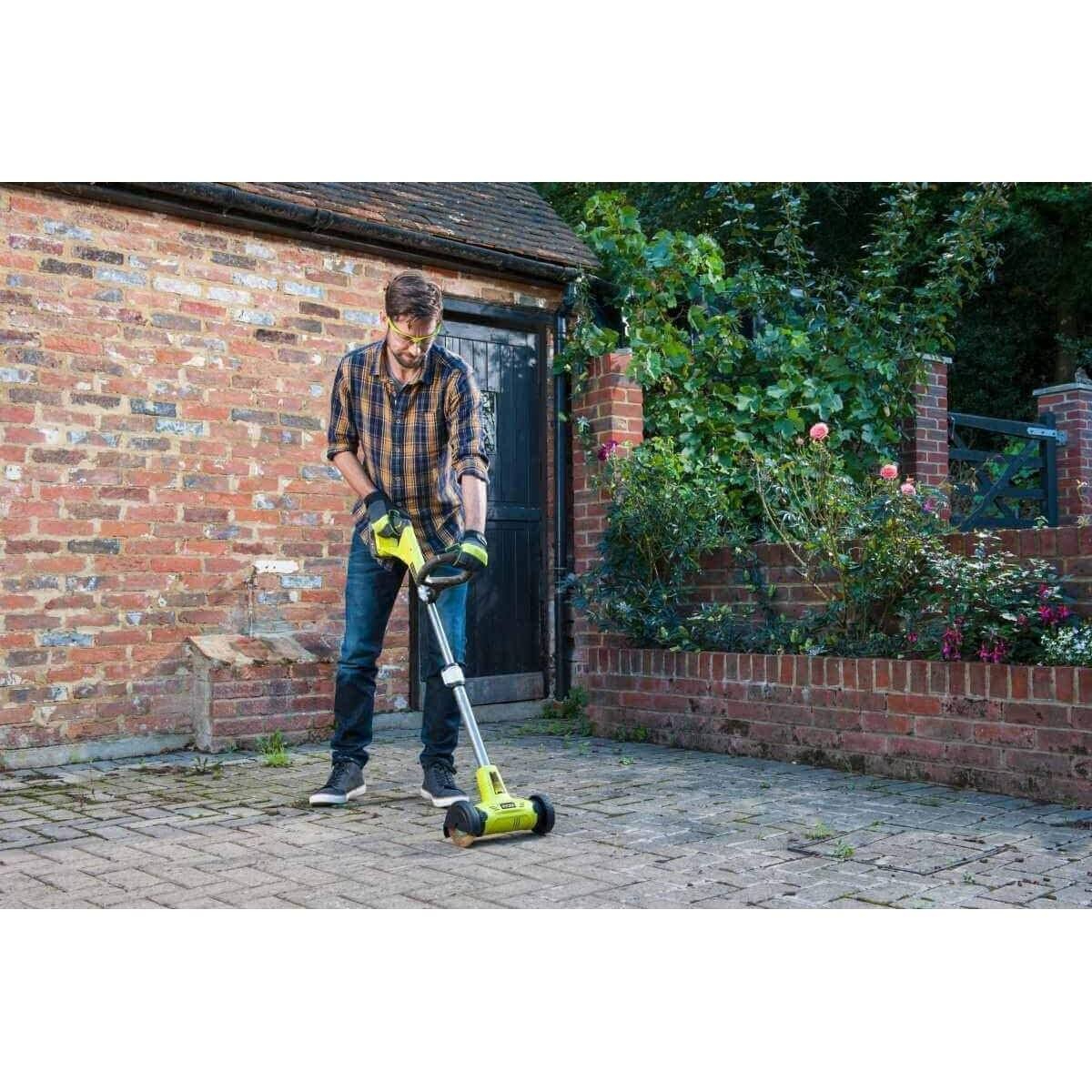 Ryobi RY18PCA-140 18V One+ Cordless Patio Cleaner With Wire Brush (1 x 4.0Ah)