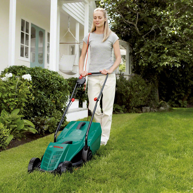 Bosch Rotak 32-12 Corded Electric Lawnmower - 1200W