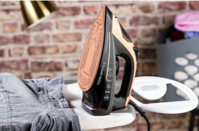 Russell Hobbs 23896-56 Copper Express Pro Steam Iron