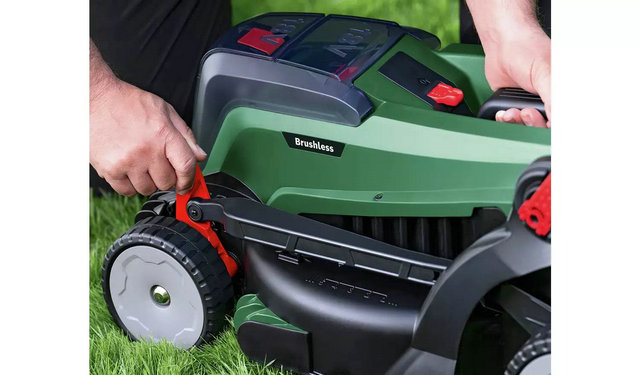 Bosch Cordless Lawnmower UNIVERSALROTAK 2X18V-37-550