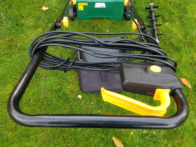 WR6002-1500 32cm Raker & Scarifier 230-240V