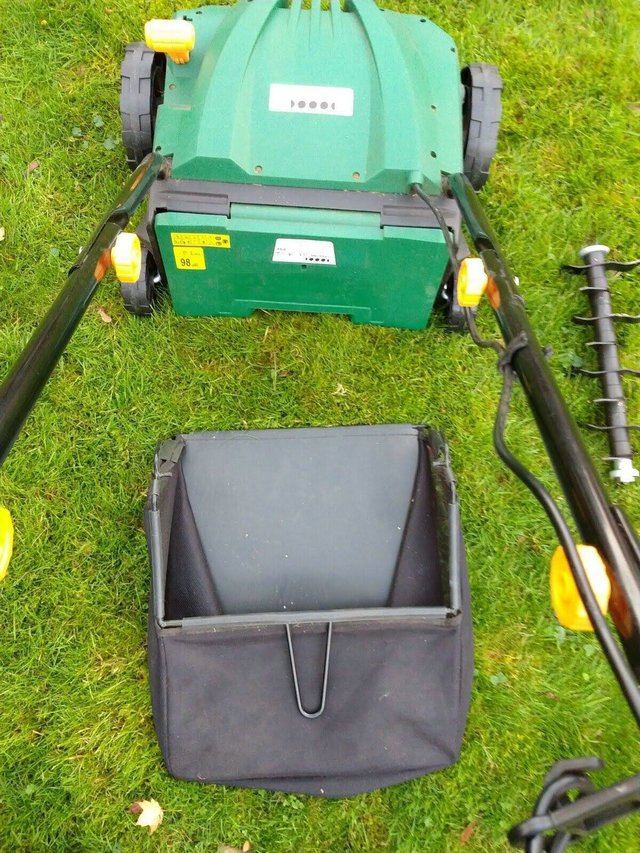 WR6002-1500 32cm Raker & Scarifier 230-240V